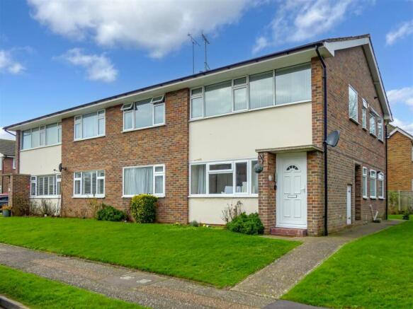 2-bed flat on Elm Place, Rustington, £220,000