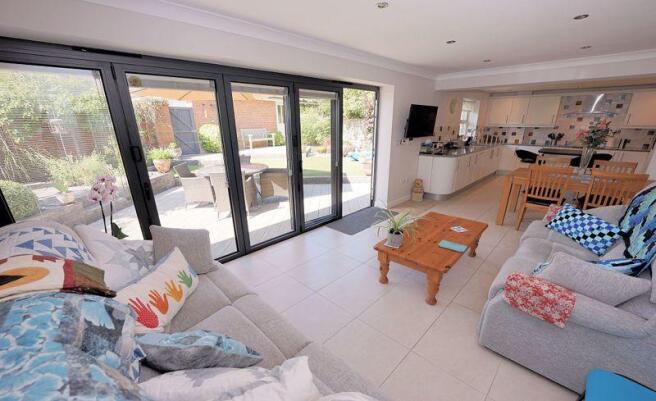 Open plan kitchen - diner - family room