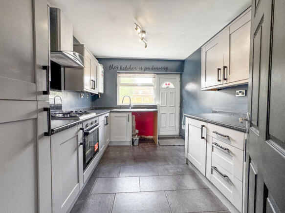 3 bed Semi-Detached for sale Image 4