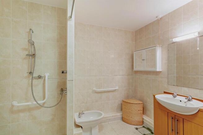 2 bed Apartment for sale Image 8