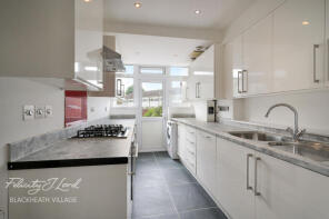 30, Broad Walk, London SE3 8NB