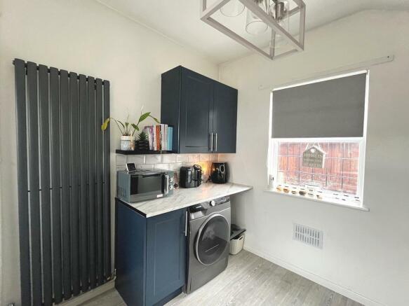 Kitchen 2.JPG