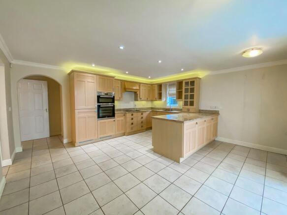 Kitchen / Breakfa...
