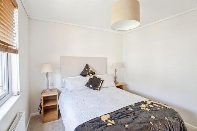 2 bed Park Home for sale Image 12