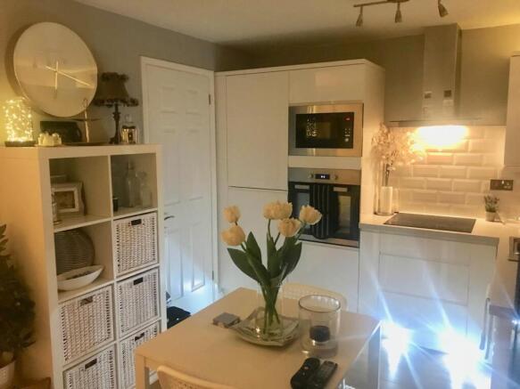 Kitchen 2.jpg