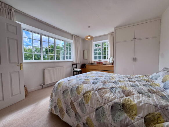 5 bed Detached for sale Image 12