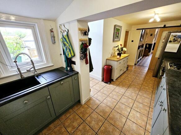 4 bed Semi-Detached for sale Image 9