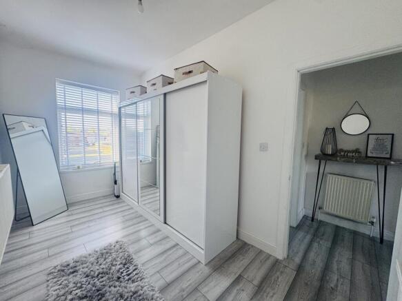 2 bed Terraced to rent Image 6