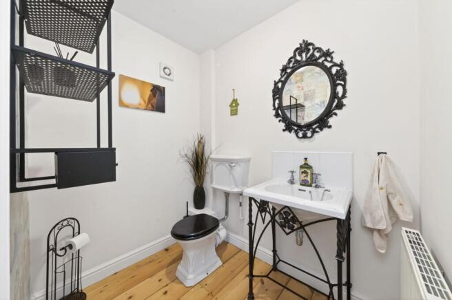 4 bed Semi-Detached for sale Image 6