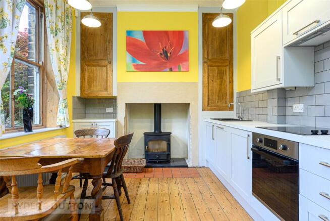 5 bed Semi-Detached for sale Image 5