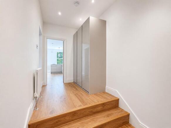 2 bed Apartment for sale Image 12