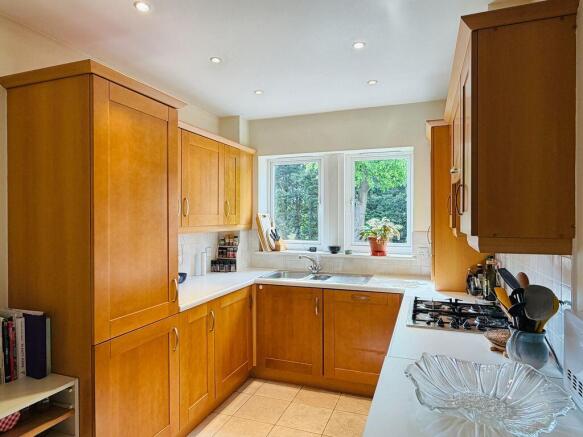2 bed Flat for sale Image 11