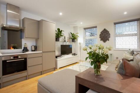 High Road, Whetstone, N20