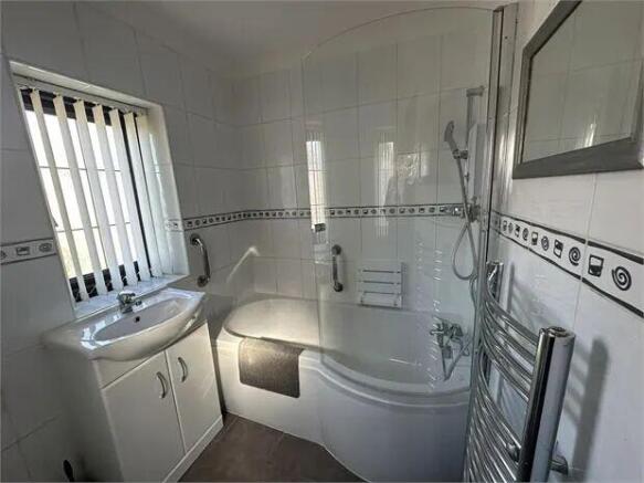 3 bed Semi-Detached for sale Image 11