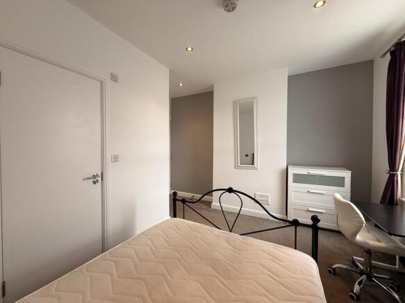 3 bed Terraced for sale Image 8