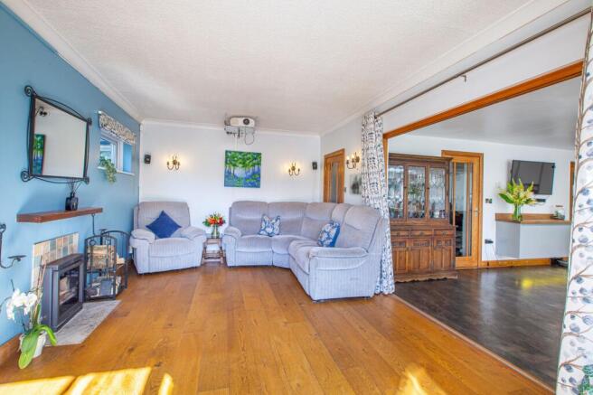 7 bed Detached for sale Image 6