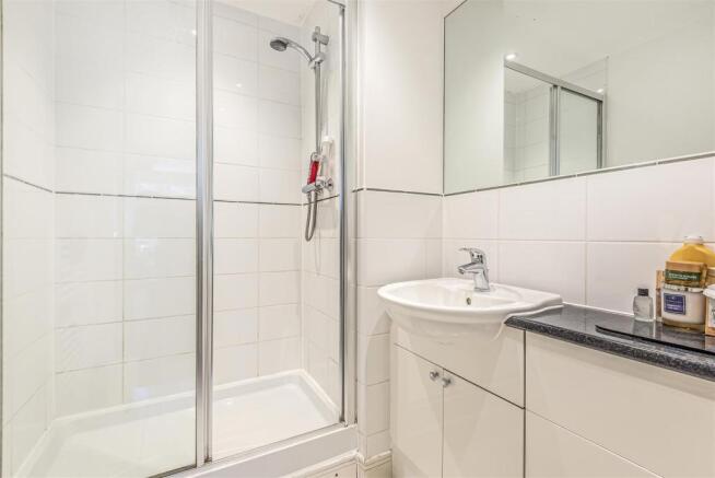 En-suite 2.jpg