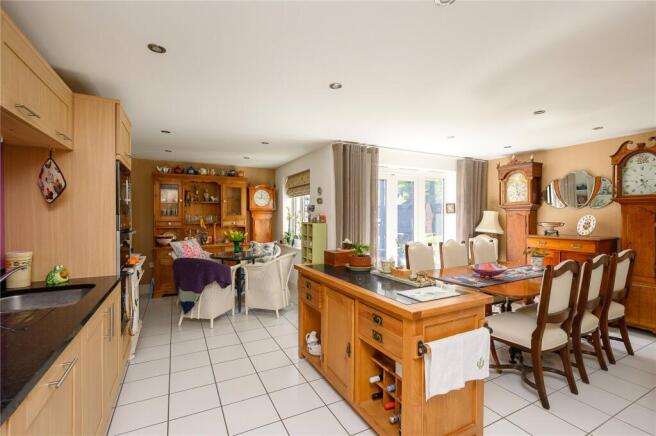 4 bed Semi-Detached for sale Image 6