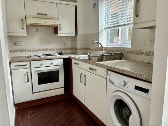 19 Woburn Kitchen.jpg