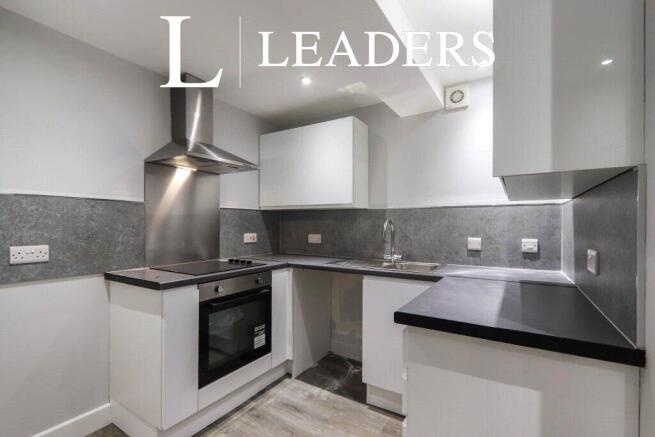 3 bed Flat to rent Image 4