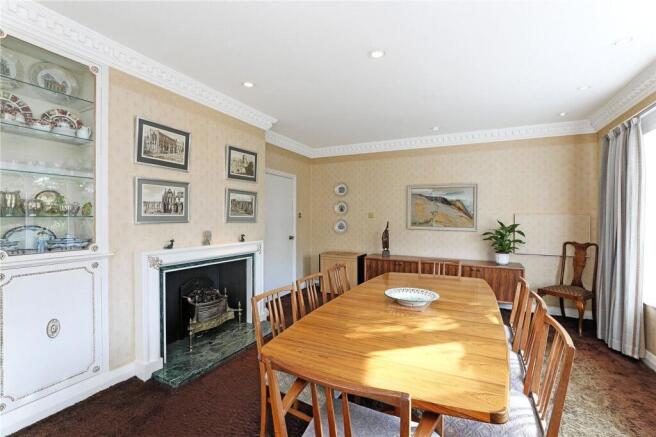 5 bed Detached for sale Image 9