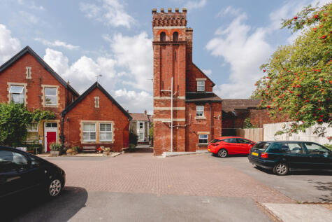 Station Court, Northcote Road, St George