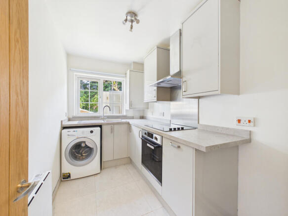 CAM01984G0-PR0557-STILL009