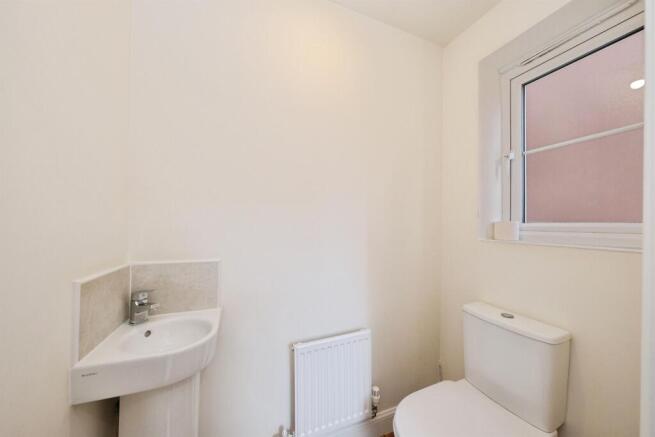 4 bed Detached for sale Image 9