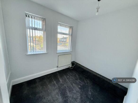 2 bed End of Terrace to rent Image 7