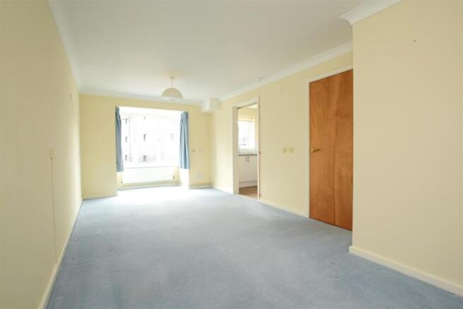 Lounge/ Dining Room