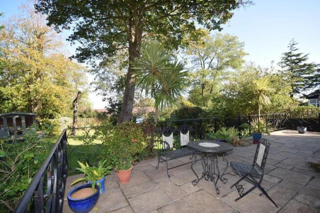 GARDEN PATIO.JPG