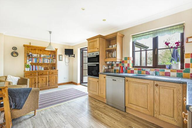 kitchen/diner other way