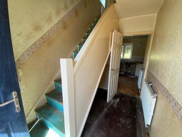 ENTRANCE HALLWAY T202608211201.jpg