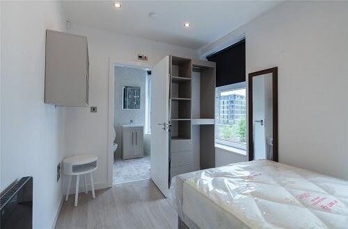 2 bed Terraced to rent Image 5