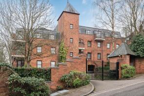 Flat 5, 1 Lychgate Manor, Roxborough Park, Harrow HA1 3YL