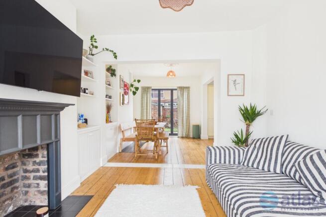 Open Plan Living/Dining Room Space