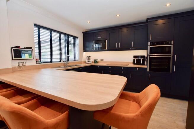 4 bed Detached for sale Image 6