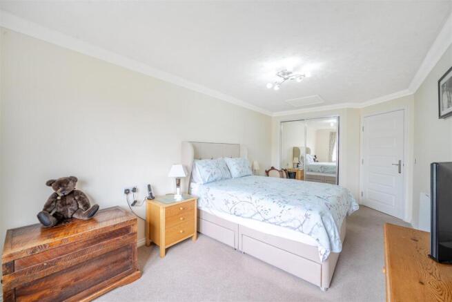 1 bed Retirement Property for sale Image 7