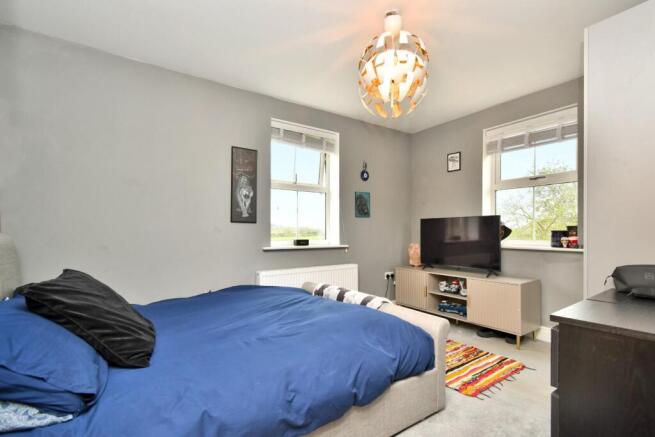 5 bed Detached for sale Image 11