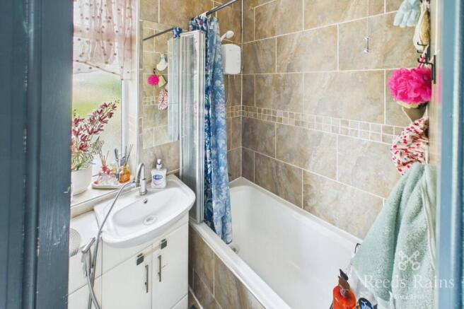 3 bed Semi-Detached to rent Image 7