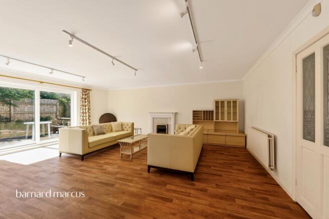 Persfield Close, Epsom photo 4