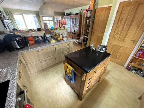 Kitchen b.JPG