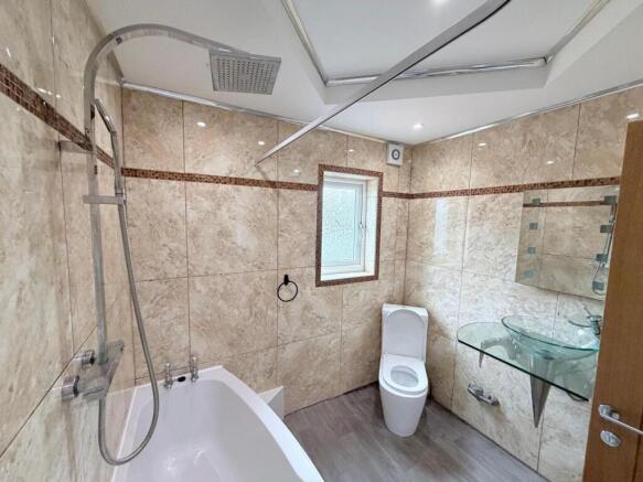 3 bed Semi-Detached to rent Image 11
