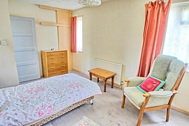 bedroom1.jpg