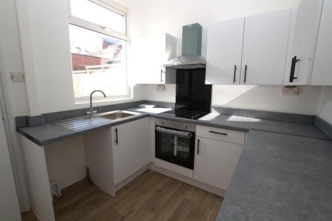 2 bed Terraced to rent Image 7