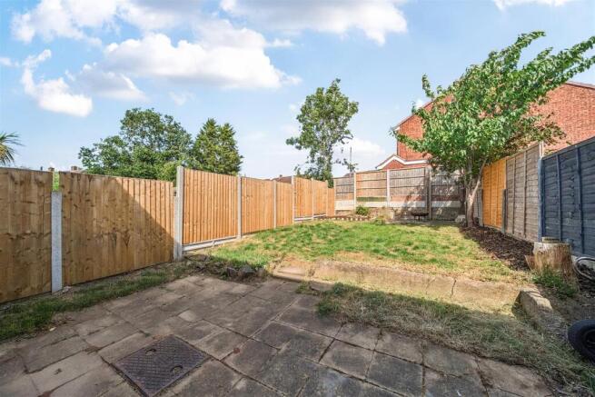 14 Queens Way, Hurley