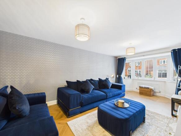 CAM02386G0-PR0166-STILL026