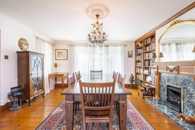Librrary/dining room