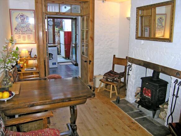 Dining room to kitchen