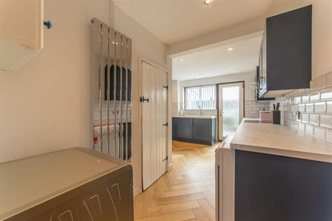 4 Tenby Close-13.jpg